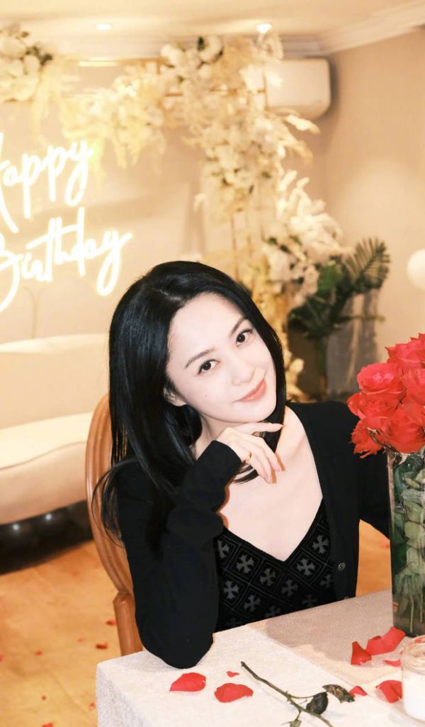 阿娇白到发光，状态超好。