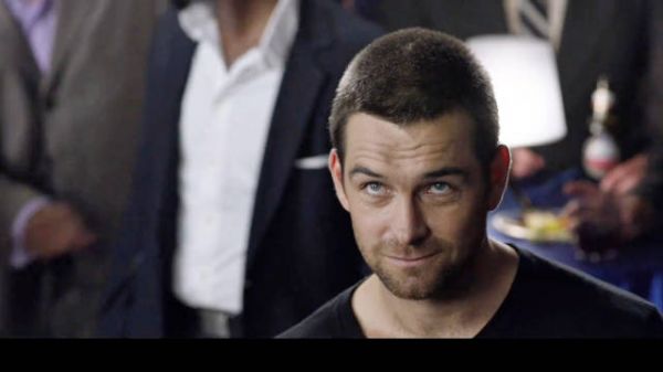 拳击手伤害女人,警长以暴制暴!