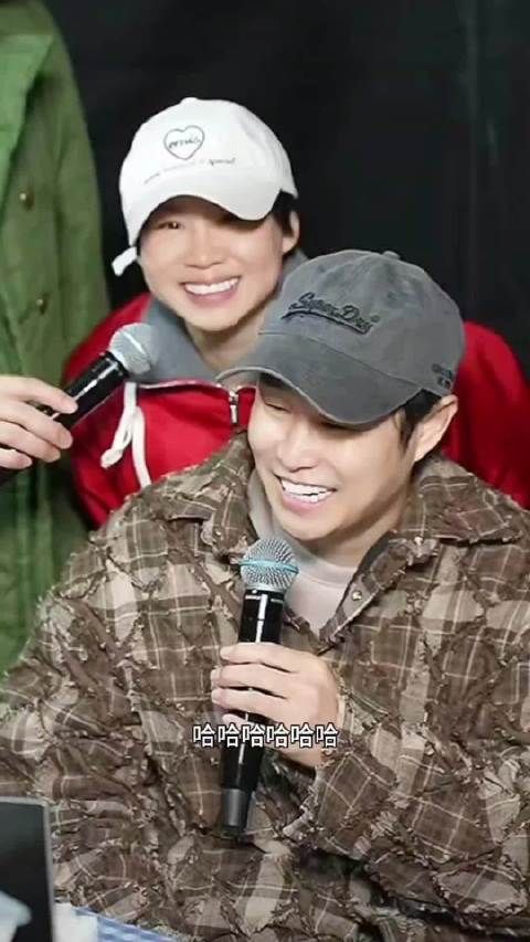 我同意你俩粘在我身上 哈哈哈哈哈哈哈 @小沈阳