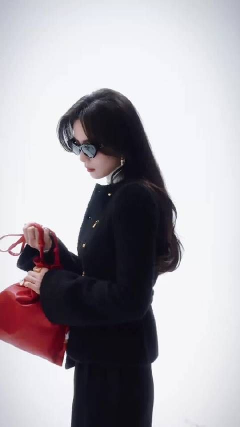 自带BGM出场的酷姐!