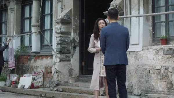 三十而已：王漫妮在老家上班被所有人关注，浑身不自在，不自由