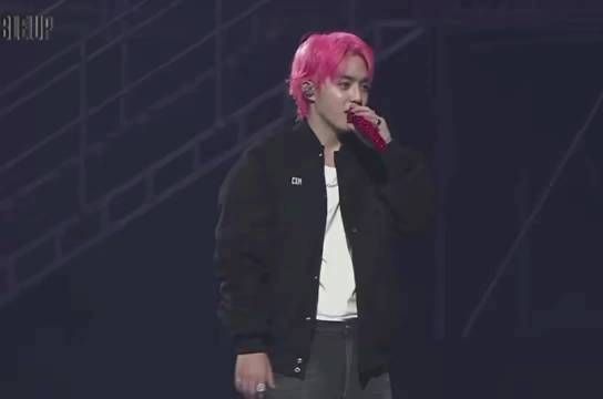 SEVENTEEN成员Coups珉奎互动笑谈35岁腹肌展示