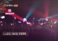 欧阳娜娜全黑造型亮相声生不息，被赞黑松露穿搭