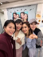 胡杏儿姚子羚现身捧场黄智雯舞台剧，展现深厚闺蜜情