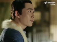 明兰落水紧抓定情信物，初恋情感引观众共鸣