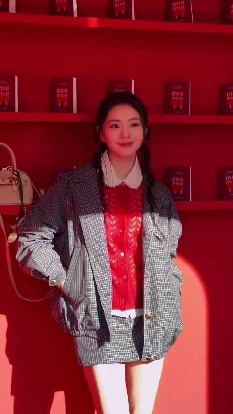 刘浩存这个造型简直也太美了,真的很有新年的氛围感了