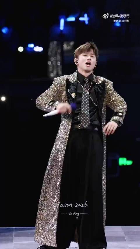 都来看看张杰的表演！一首《暴风少年》让人震撼
