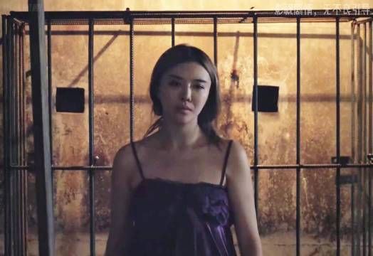 她只是看了一眼帅哥，就被炖成了肉汤，监禁风暴，密室逃脱