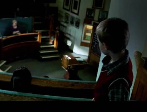 13岁男孩卧室改化学实验室，母亲报警求助