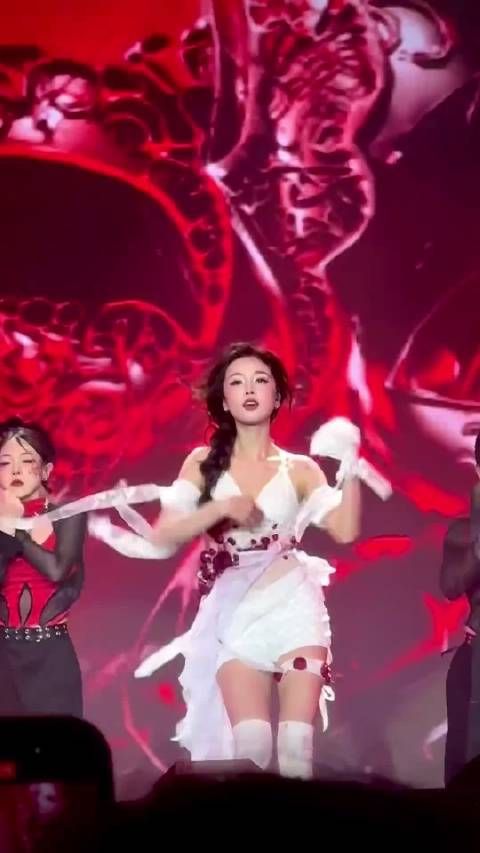 好喜欢宣仪的这个舞台！当时直接看呆了呀