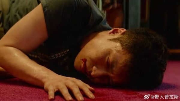 潘生求救被发现，诈骗头目狠辣，牙签扎进手指生不如死