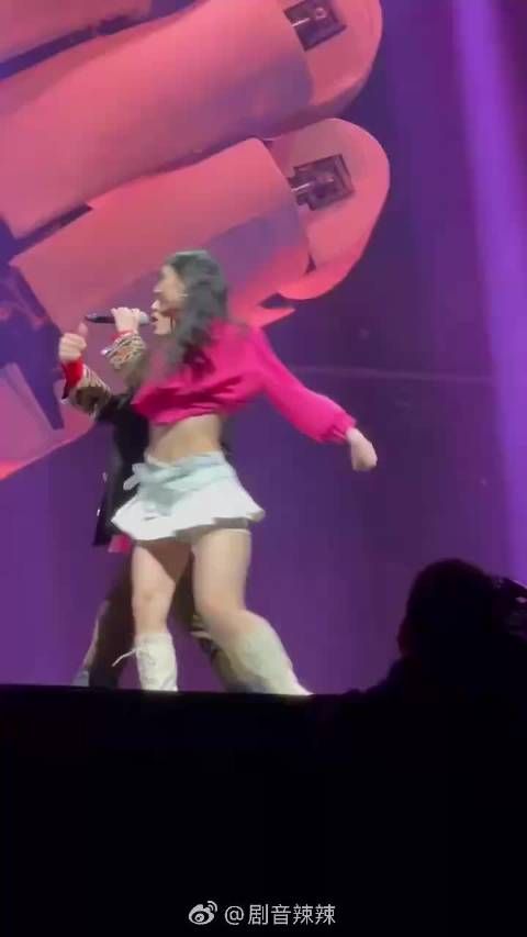 潘玮柏演唱会玩转黑梗,宽粉梗引爆全场