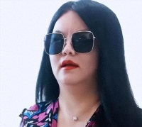 50岁李湘账号“凉凉”背后：炫富一时爽，如今她还好吗？