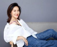 她曾是湖南台一姐，却在5分钟内全身瘫痪，公开征婚多年孤身一人