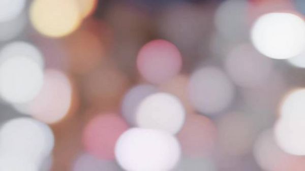 段艺璇花瓣裙珍珠项链亮相非正式跨年派对