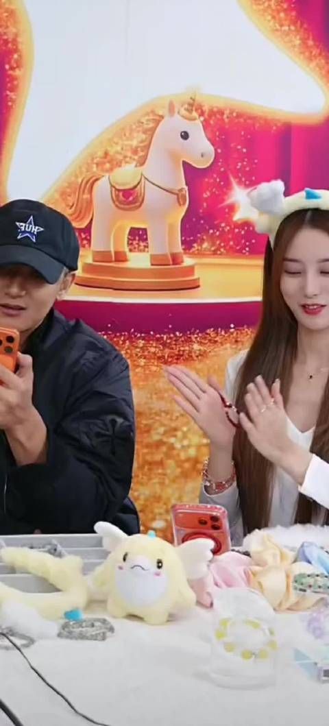 黄子韬:我是你老公在这吃饭怎么了 徐艺洋直播你们好搞笑