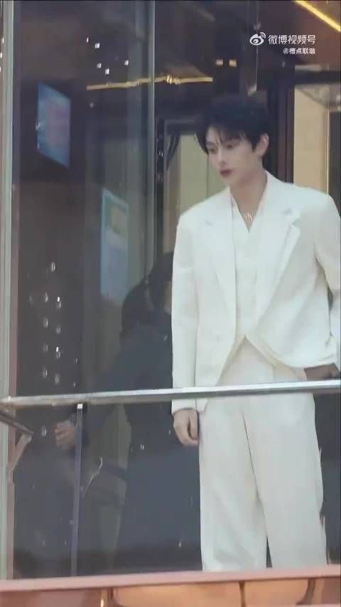 丁禹兮上海话祝福引全场欢呼,人潮见证超强号召力