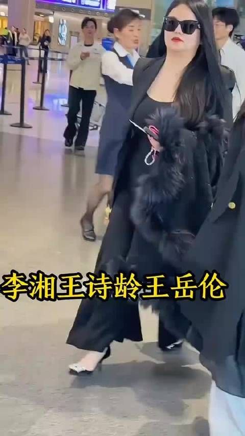 李湘一家三口同框，画面好美好温馨！