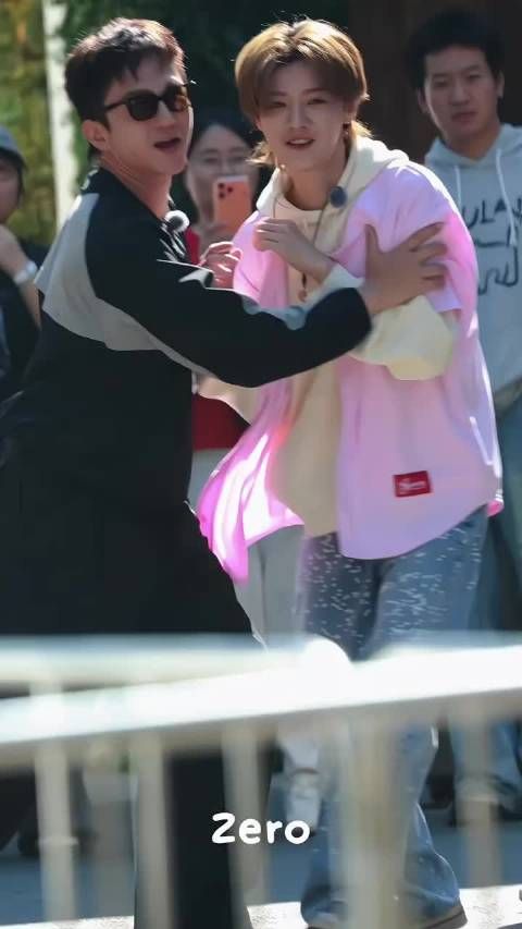 邓超鹿晗五哈路透完全“父慈子孝” 这个鹿晗直接萌回男大了,萌之