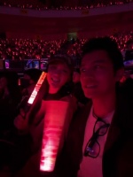 陈乔恩艾伦一起看王心凌演唱会 俩个人好幸福好甜