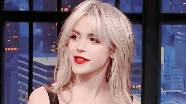 一头金发唇红齿白青春靓丽甜美动人“美国甜心”琪兰·席普卡