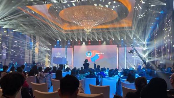 郎朗的老婆竟然是个古典辣妹