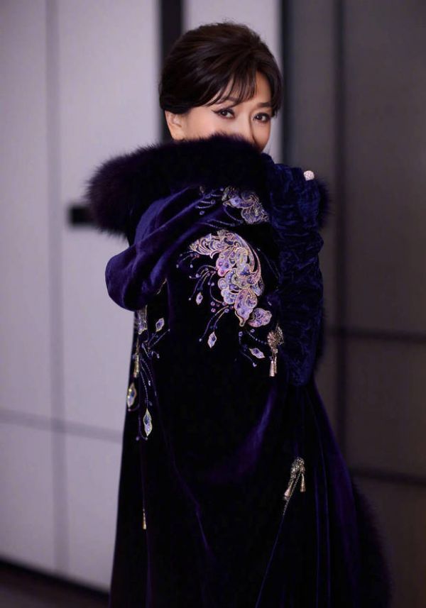 赵雅芝魅力十足。