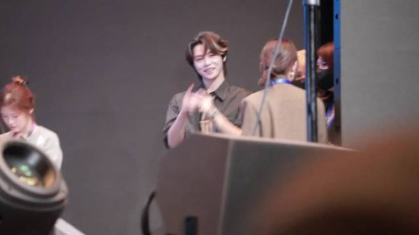 我就当你看镜头了