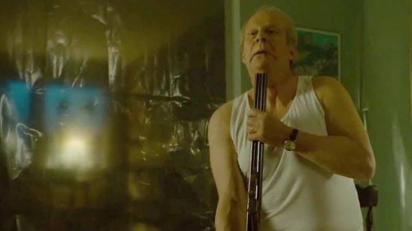 精致的老头第七次自杀,结果中途又变成助人为乐