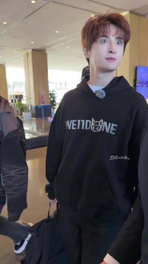 张远现身你好星期六录制现场，新发型卫衣造型清爽亮相