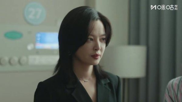 白雅晴出示转账记录对峙刘曼丽,唐盈盈冷静旁观