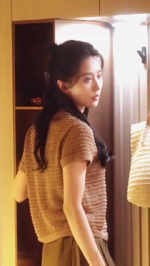 一瞬间下定决心,又因何眼角含泪?