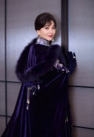 赵雅芝穿民族风旗袍好美！气质典雅魅力十足