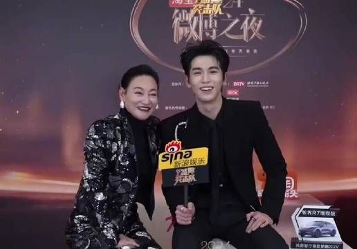 第一次看惠英红这么娇羞，张凌赫真是男女老少通吃啊！