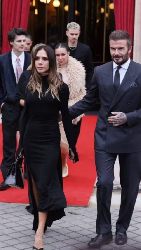 小贝家族集体亮相!俩儿子都带上女友,独缺大布,避谈反目风波