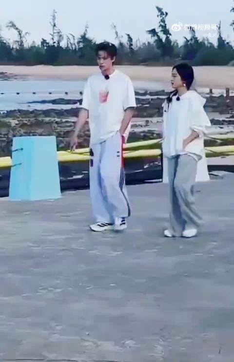 王鹤棣白鹿合体《亲爱的客栈2026》，路透互动甜齁粉丝