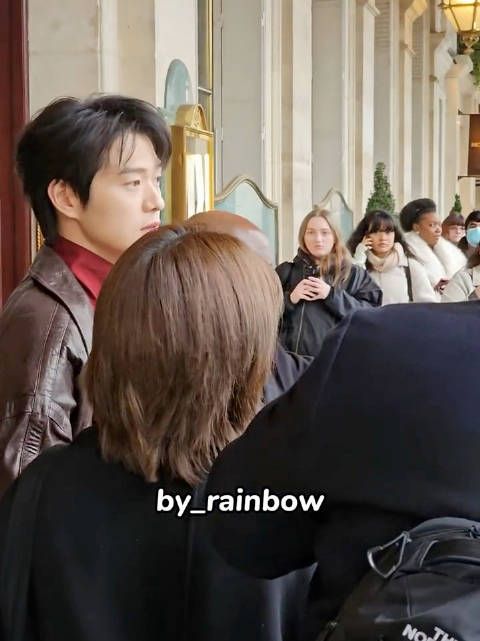 魏大勋巴黎时装周上班路透,ysl man帅的我发疯啊