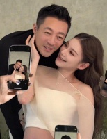 马筱梅晒出夫妻俩一起拍孕妇照，汪小菲兴奋表示老婆2月份休息