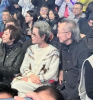 62岁叶童和老公陈国熹一起去看演唱会，夫妻俩都白发苍苍了