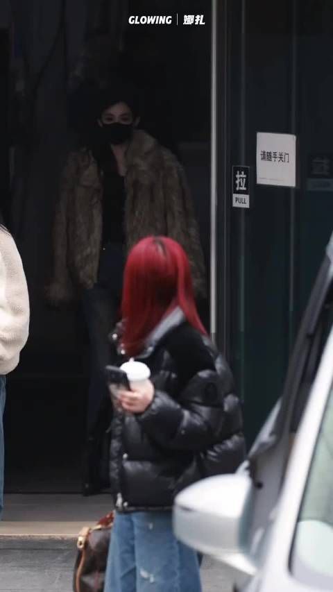 娜扎你好星期六 上班路透都美成了天呢，果然事业是最好的医美