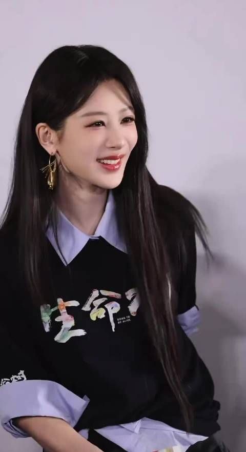 哇，如此明媚阳光可爱又迷人的杨紫，今天发布会上状态真好