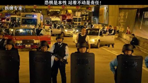 抛开身份和责任,他也只是个年轻的孩子