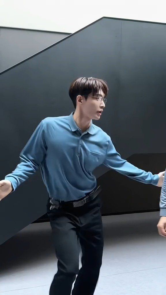 张艺兴打扮一下