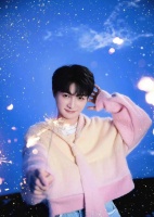 周深逃不开身高梗？首回应和王祖蓝谁高：您高！您实在是高