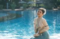 37岁阚清子产后首晒自拍照！素颜为新剧做宣传，小腹平坦瘦了许多