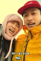 李嘉格点赞祝车澈越来越好，李嘉格和男友冰岛过生日，很幸福甜蜜