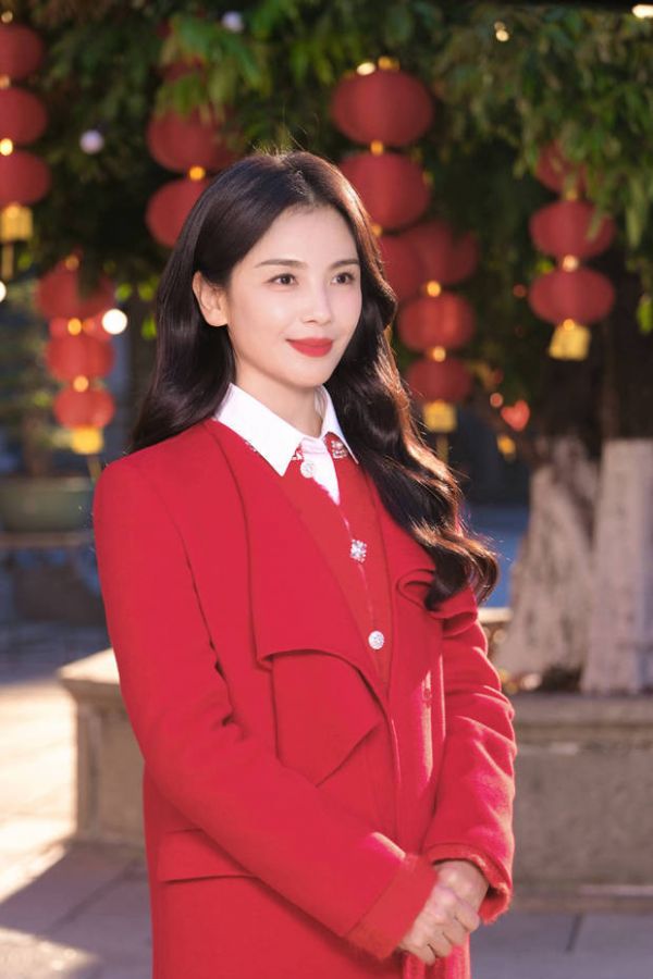 刘涛气质优雅端庄,魅力十足。