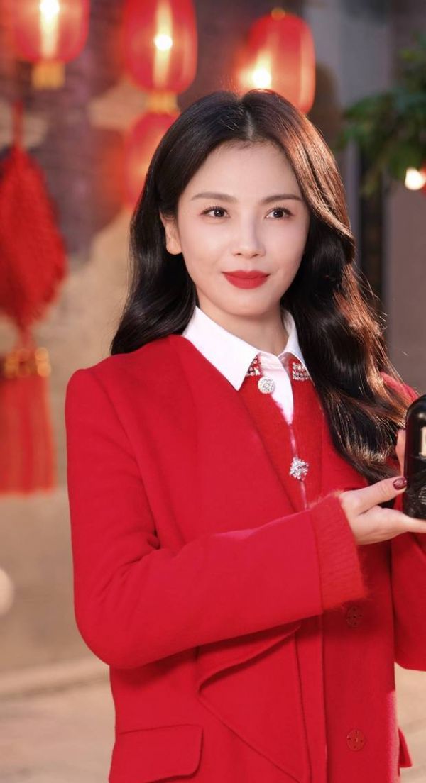 刘涛的五官精致,美貌养眼。