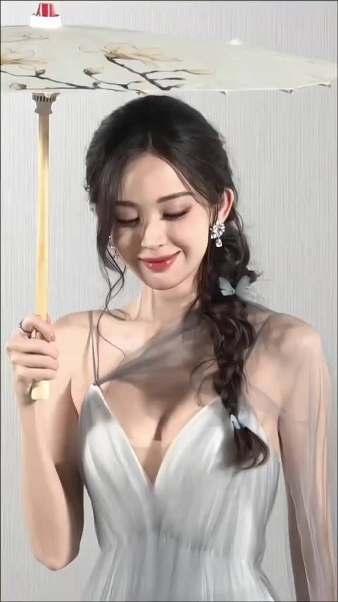 娜扎真是美的无与伦比，感觉这辈子能跟娜扎约一次会，都算是没白活了