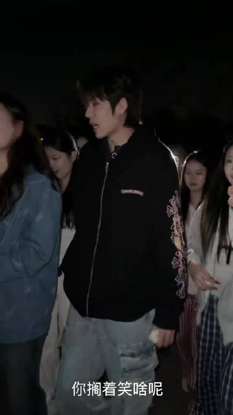 庞博文删博引关注,身边围绕众多女粉丝